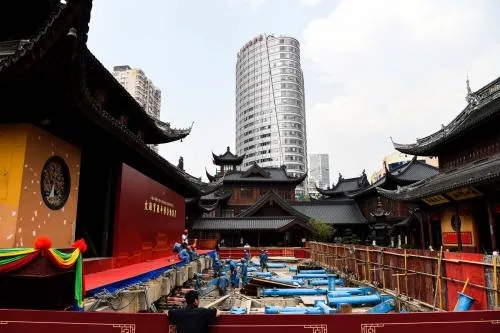 Desplazan 30 metros un templo de dos mil toneladas sin dañarlo