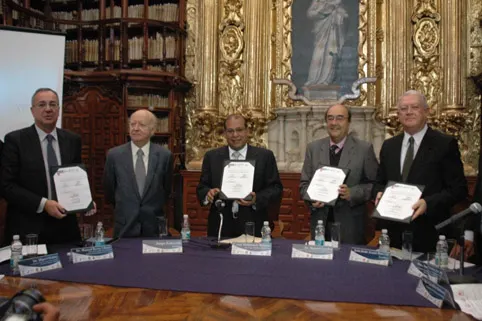 Inauguran en Puebla la Cátedra Mario Vargas Llosa
