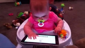 Smartphones y tablets afectan el desarrollo de tu bebé