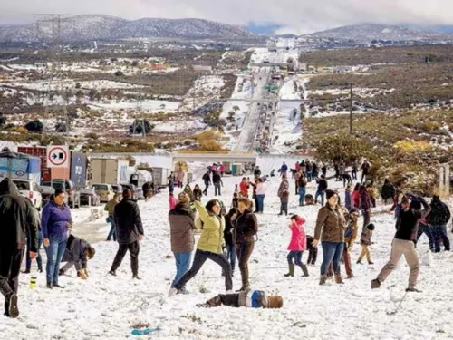 Alertan por cuarta tormenta invernal; nieve obstruye carreteras