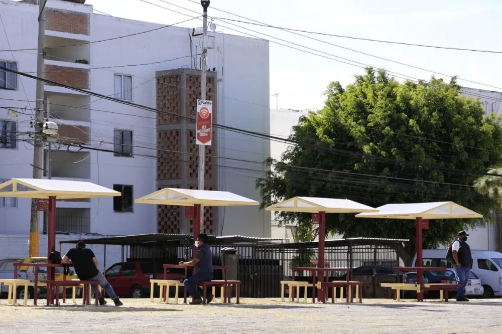 Ayuntamiento de Puebla entrega domo escolar y guarniciones en La Margarita