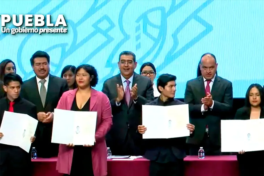 Sergio Salomon Cespedes Entrega Titulos Cecyte