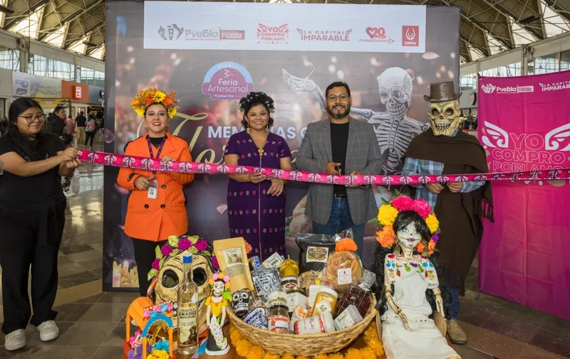 Con ADO, Ayuntamiento de Puebla abre mercadito artesanal en la CAPU; participan 36 productores