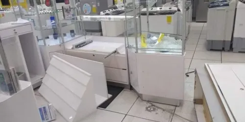 Grupo armado atraca Coppel en Texmelucan