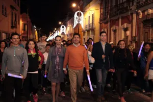 Eduardo Rivera encabeza Caminata Nocturna Ilumina tu Navidad
