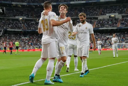 Real Madrid gana 2-0 al Osasuna y es el nuevo líder de la Liga española