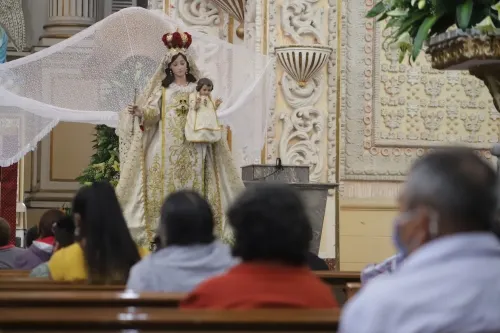 Fieles acuden al Santuario de Nuestra Señora de la Merced