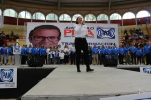Martha Erika Alonso de Moreno Valle acude al cierre de campaña de Juan Pablo Piña