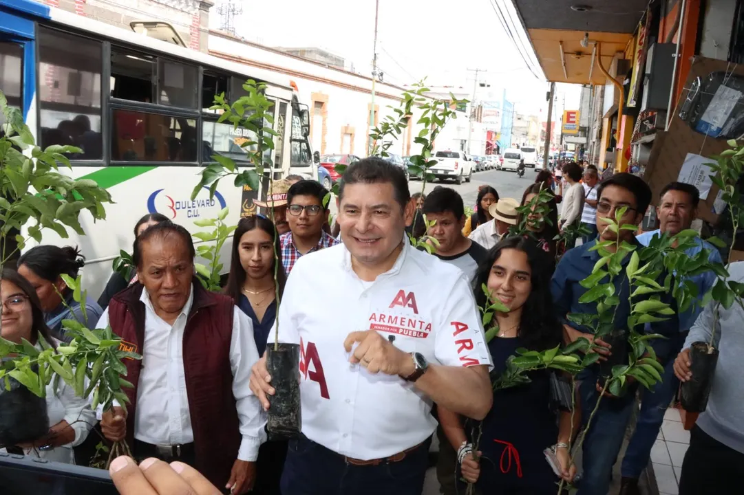 Con más de 5 mil poblanas y poblanos, Armenta camina en el Centro Histórico de la ciudad