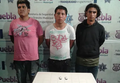 Los detienen por presunto robo a comercio