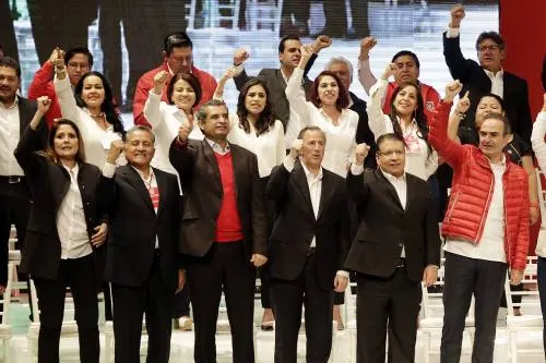 CCU se pinta de rojo, Meade Kuribreña arropa a Enrique Doger