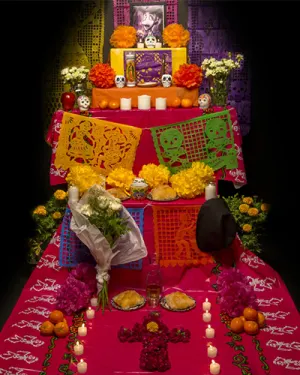 ¿Qué significa el altar y la ofrenda que se pone el Día de Muertos?