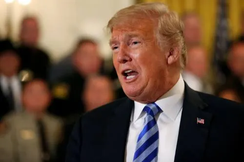 Trump dispuesto a una paralización en su gobierno si no hay avances en el muro fronterizo