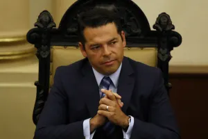 Síndico se suma a funcionarios municipales con licencia