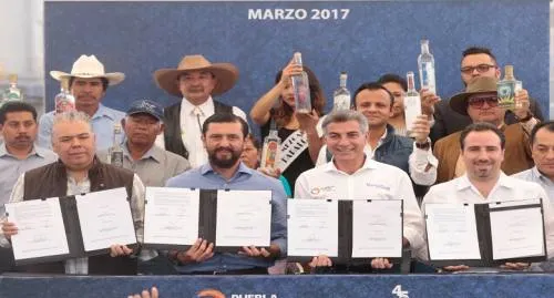 Obtiene Puebla la Denominación de Origen del Mezcal
