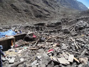 Avalanchas imposibilitan labores de rescate en Nepal