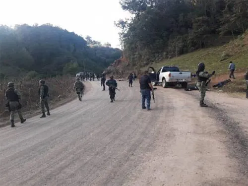 Policías comunitarios se enfrentan a balazos en Guerrero; hay 10 muertos