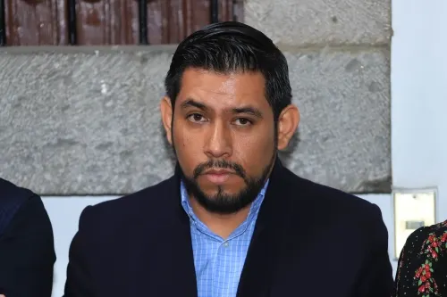 Pide Andrés Viveros la renuncia de 75 trabajadores de la coordinación de regidores