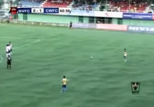 Futbolista celebra gol y muere por fractura en columna vertebral
