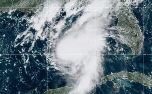 La tormenta Marco se convierte en huracán sobre el golfo de México