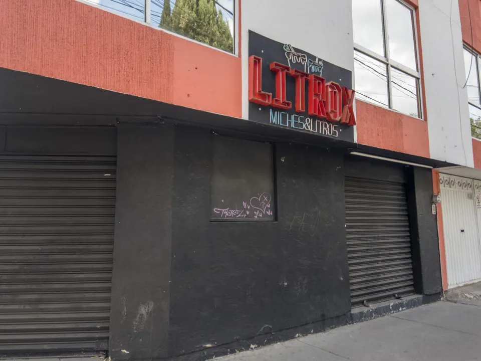 Clausuran cuatro bares en inmediaciones de CU por incumplir normas