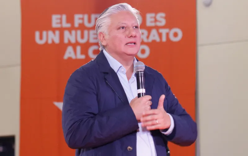 Fer Morales de MC, con Lalo Rivera o con…