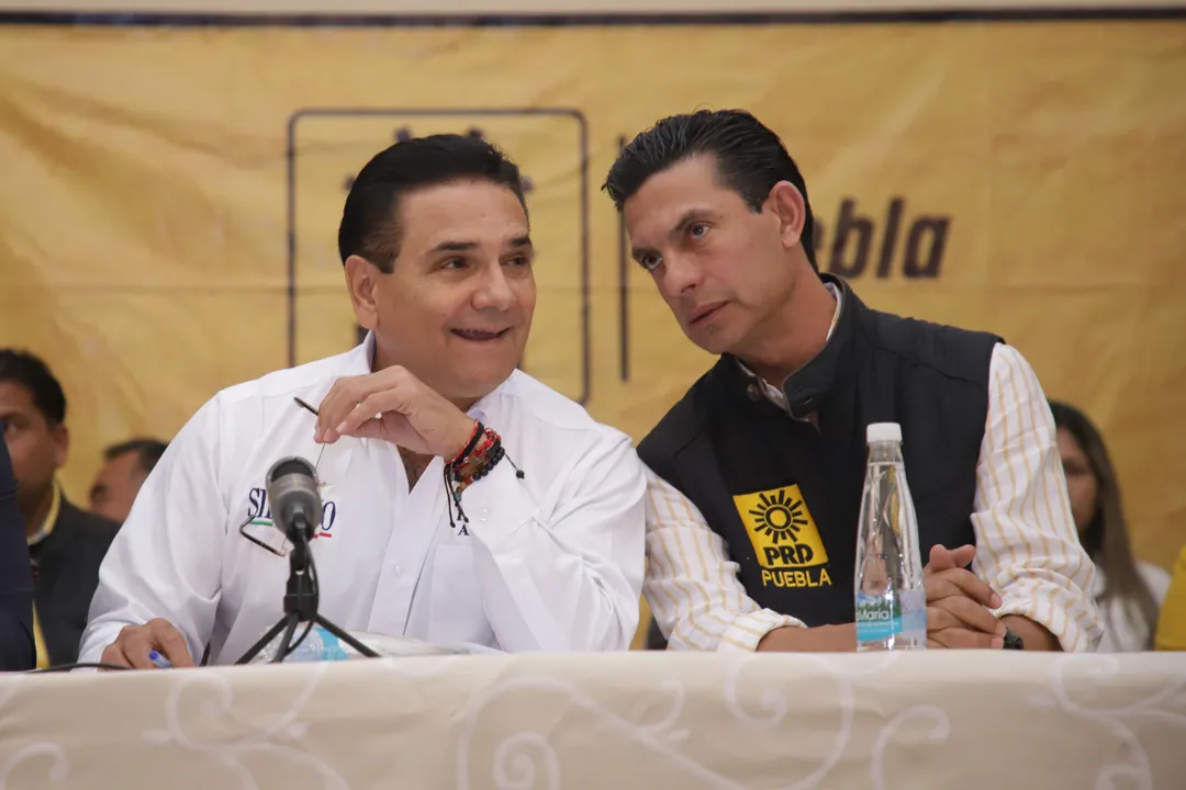 Silvano Aureoles Conejo y Carlos Martínez Amador