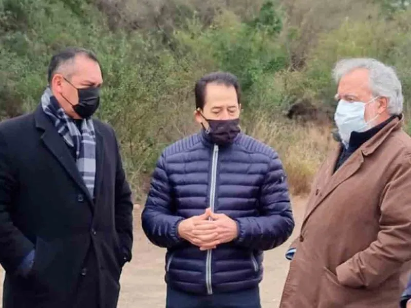 Alejandro Encinas visita predio de fosas clandestinas en NL