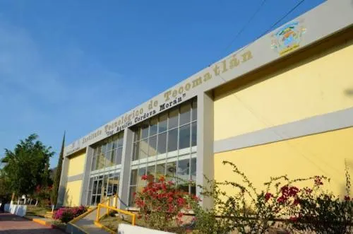 Destaca director del Instituto de Tecomatlán obras por 140 mdp; rinde informe