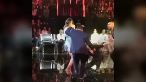El baile de Maradona con una modelo que arrasa en las redes