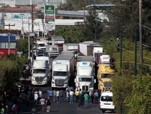 Protestas por gasolinazo llegan a puentes internacionales de Chihuahua