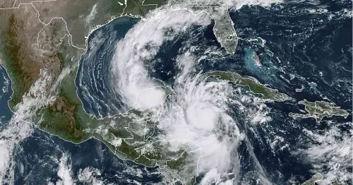 Huracán “Delta” pierde fuerza y baja categoría de 4 a 3, previo a su impacto en México