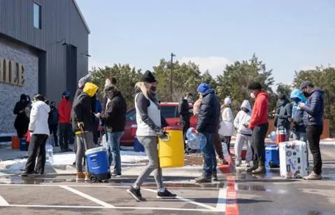 Continúa escasez de comida en supermercados de Texas