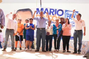 Escucha Mario Rincón peticiones de habitantes de San Francisco Mixtla