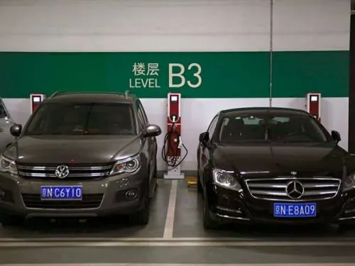 Estudia China prohibir autos de gasolina
