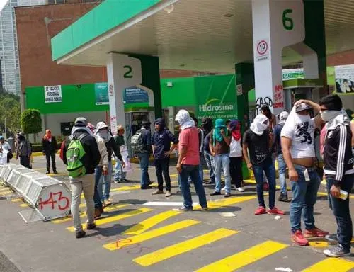 Cometen vandalismo en mitin por Ayotzinapa en Cuauhtémoc