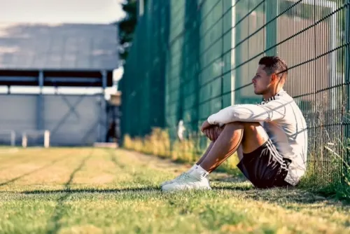 Me sorprende ganar millones mientras que médicos contra Covid-19 no ganan nada: Chicharito