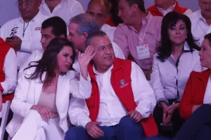 El espaldarazo de Manlio que no saca a Blanca Alcalá de la crisis