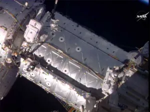 Instalan nueva compuerta en la Estación Espacial Internacional