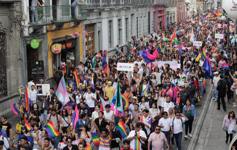 Marcha del Orgullo LGBT+ 2025 en Puebla exige nueva ley contra la discriminación