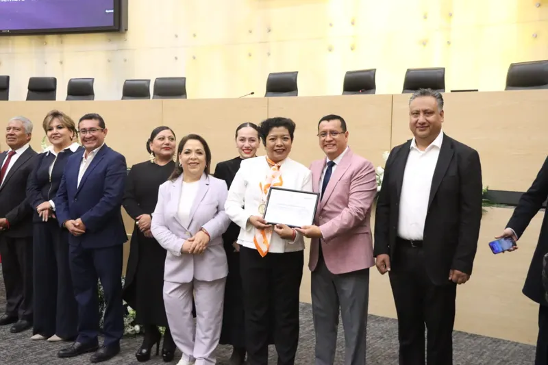 Congreso de Puebla entrega la Medalla al Mérito Docente Juan C. Bonilla