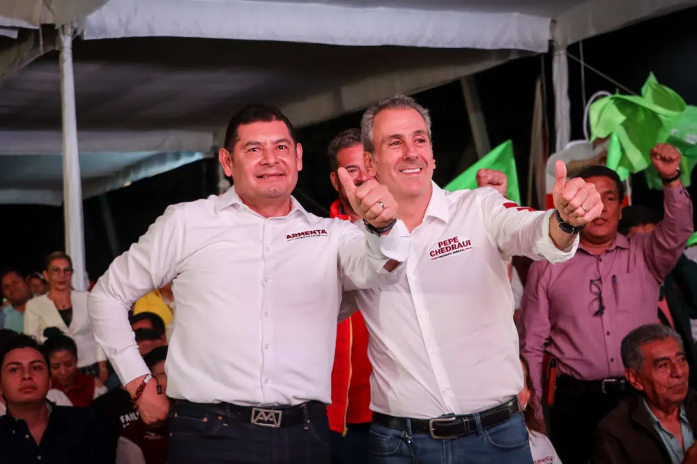 Alejandro Armenta asiste a la transmisión del debate