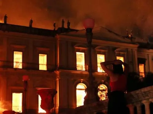 Revelan causa del destructivo incendio en museo de Brasil