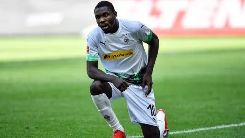 Futbolista de la Bundesliga homenajea a George Floyd tras anotar gol
