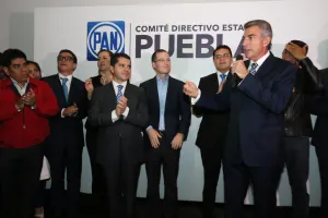 Celebra Gali el posdebate junto a plana mayor del PAN