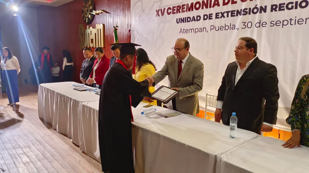 Gradúa gobierno de Puebla a más 200 estudiantes en Atempan / Foto: Especial
