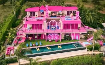 Ken pone en alquiler la casa de Barbie en Malibú por Airbnb