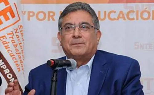 Secretario general del SNTE, Alfonso Cepeda, crea negocio familiar de hospitales y farmacias