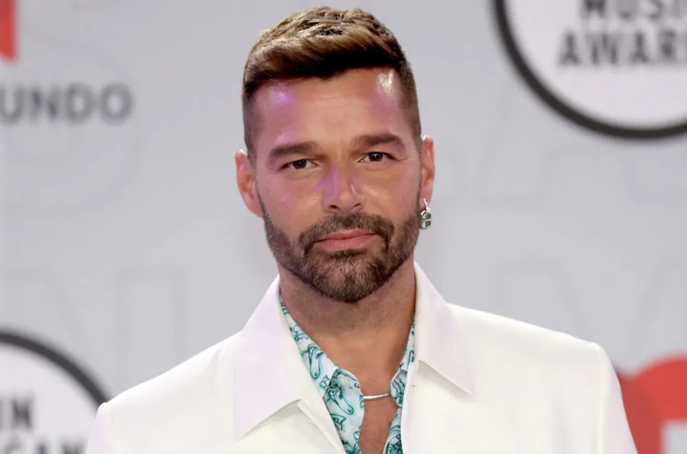 Ricky Martin revela que recibió ataques homofóbicos tras compartir unas fotos con su esposo.