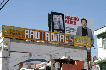 Critica Céspedes proliferación de propaganda de Ignacio Mier y aclara que no corresponde al Gobierno regularla